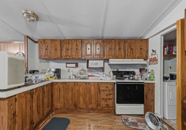 Photo 4 of Single family home for sale at 987 Rockcastle Lakeshore Dr, Cadiz, KY 42211 | MLS# 26020817 | Listing updated on 2026-09-24