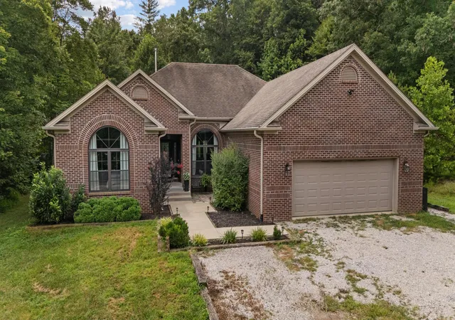 Photo 1 of Single family home for sale at 625 Pine Ridge Rd, Winchester, KY 40391 | MLS# 26020298 | Listing updated on 2026-09-30
