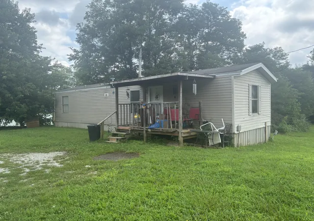 Photo 2 of Sale Pending at 284 Lincoln Ave, Monticello, KY 42633 | MLS# 26020256 | Listing updated on 2026-09-09