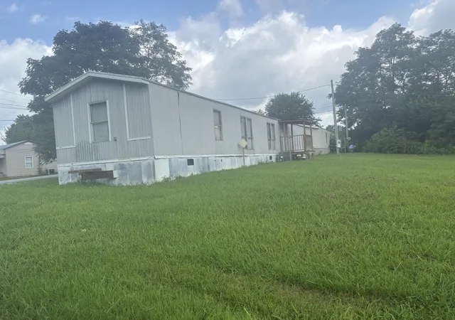 Photo 3 of Sale Pending at 284 Lincoln Ave, Monticello, KY 42633 | MLS# 26020256 | Listing updated on 2026-09-09