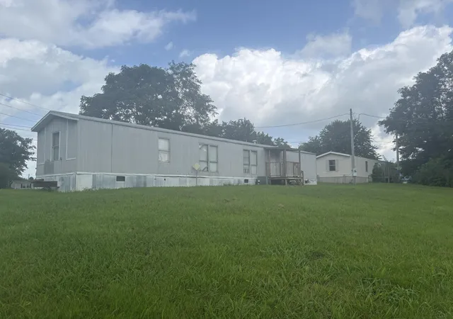 Photo 4 of Sale Pending at 284 Lincoln Ave, Monticello, KY 42633 | MLS# 26020256 | Listing updated on 2026-09-09