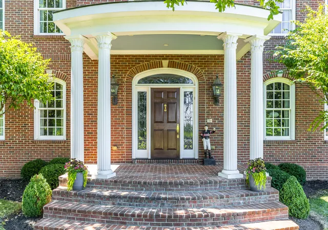 Photo 3 of Sale Pending at 1700 Sahalee Dr, Lexington, KY 40511 | MLS# 26020527 | Listing updated on 2026-09-15
