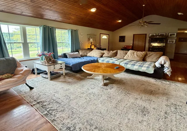 Photo 3 of Single family home for sale at 1325 Beane Rd, Murray, KY 42071 | MLS# 26020257 | Listing updated on 2026-07-29
