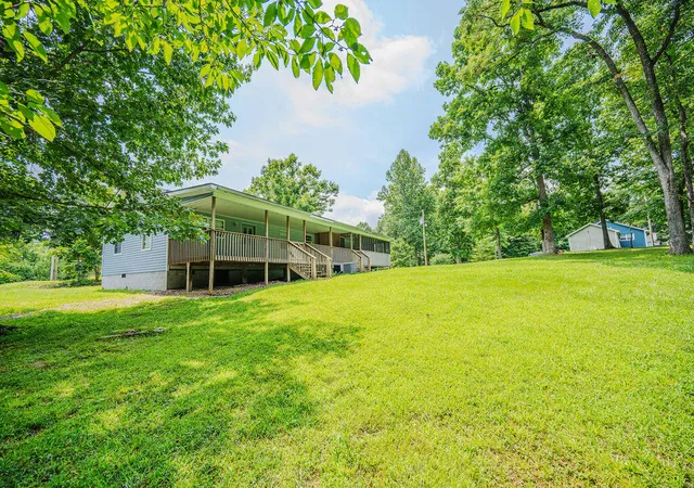 Photo 2 of Single family home for sale at 995 Cobhill Rd, Irvine, KY 40336 | MLS# 26020858 | Listing updated on 2026-09-16