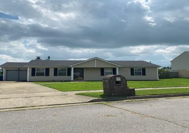 Photo 2 of Single family home for sale at 704 Pinoak Dr, Nicholasville, KY 40356 | MLS# 26020278 | Listing updated on 2026-09-21