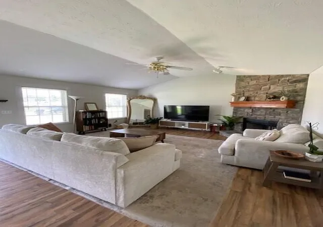 Photo 3 of Single family home for sale at 704 Pinoak Dr, Nicholasville, KY 40356 | MLS# 26020278 | Listing updated on 2026-09-21