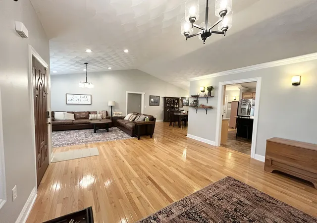 Photo 3 of Sale Pending at 101 Dale Ave, Berea, KY 40403 | MLS# 26020287 | Listing updated on 2026-07-31