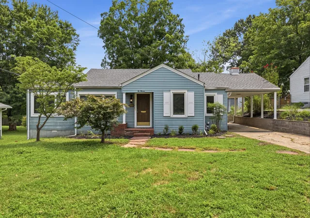 Photo 1 of Single family home for sale at 211 S 13th Street, Murray, KY 42071 | MLS# 26020634 | Listing updated on 2026-09-10