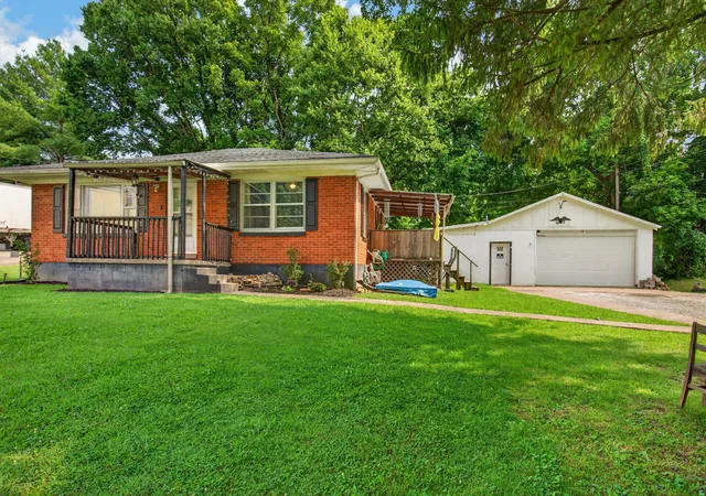 Photo 3 of Single family home for sale at 101 Ready Mix St, Stanford, KY 40484 | MLS# 26020311 | Listing updated on 2026-08-01