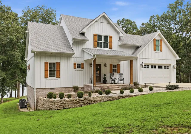 Photo 1 of Single family home for sale at 175 Edgewater Ln, Benton, KY 42025 | MLS# 26020468 | Listing updated on 2026-08-18