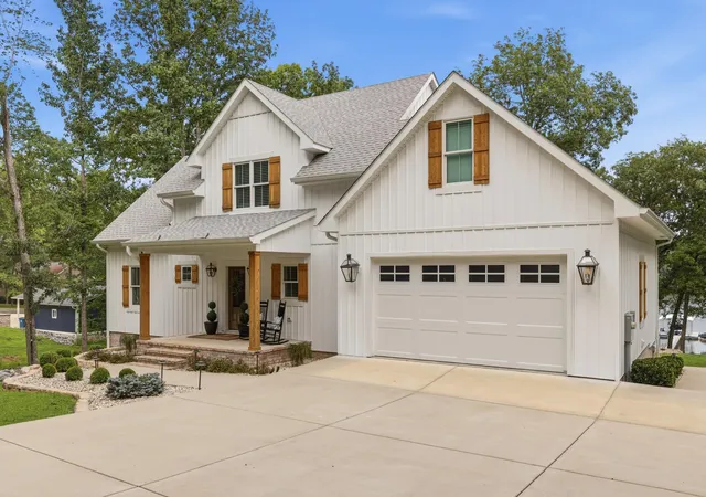 Photo 2 of Single family home for sale at 175 Edgewater Ln, Benton, KY 42025 | MLS# 26020468 | Listing updated on 2026-08-18
