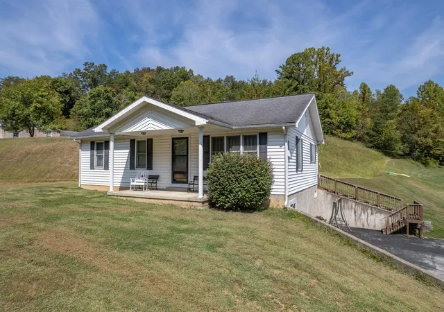 Photo 1 of Single family home for sale at 6194 Highway 460, West Liberty, KY 41472 | MLS# 26021131 | Listing updated on 2026-09-11