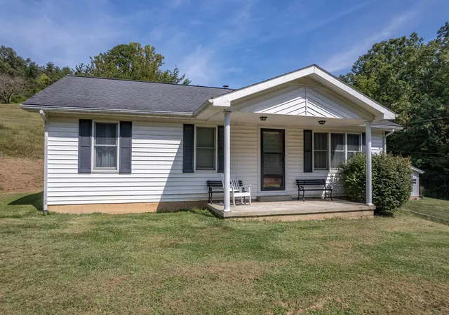Photo 2 of Single family home for sale at 6194 Highway 460, West Liberty, KY 41472 | MLS# 26021131 | Listing updated on 2026-09-11