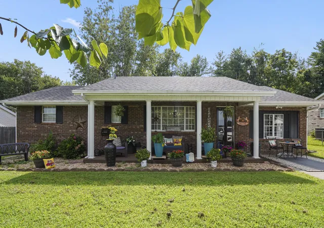 Photo 2 of Single family home for sale at 5006 Beechwood Dr, Somerset, KY 42501 | MLS# 26020537 | Listing updated on 2026-08-12
