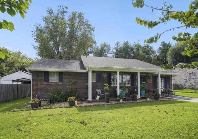 Photo 2 of Single family home for sale at 5006 Beechwood Dr, Somerset, KY 42501 | MLS# 26020537 | Listing updated on 2026-08-12