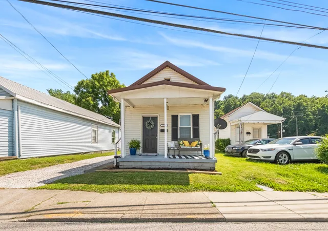 Single family home for sale at 616 Central Ave, Ashland, KY 41101 | MLS# 26020336
