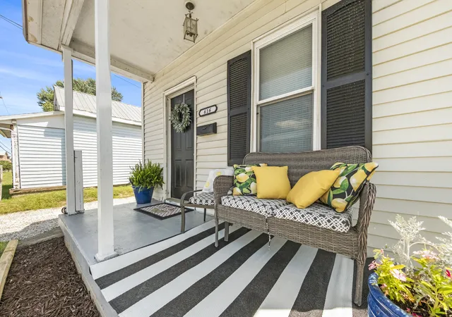 Photo 2 of Single family home for sale at 616 Central Ave, Ashland, KY 41101 | MLS# 26020336 | Listing updated on 2026-08-01