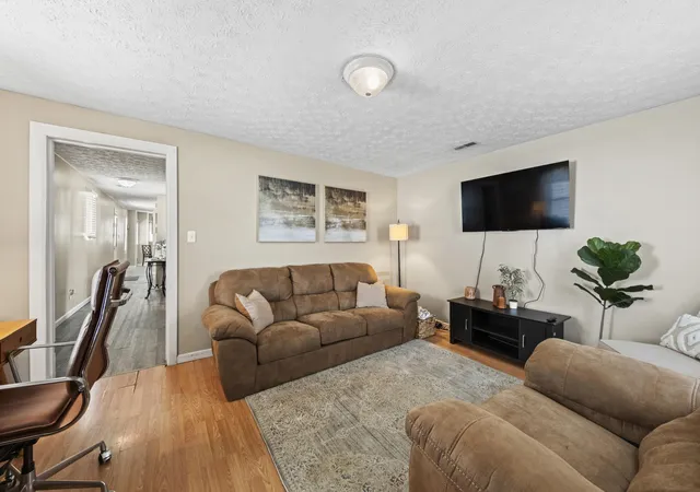 Photo 3 of Single family home for sale at 616 Central Ave, Ashland, KY 41101 | MLS# 26020336 | Listing updated on 2026-08-01