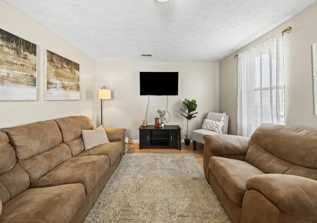 Photo 3 of Single family home for sale at 616 Central Ave, Ashland, KY 41101 | MLS# 26020336 | Listing updated on 2026-08-01