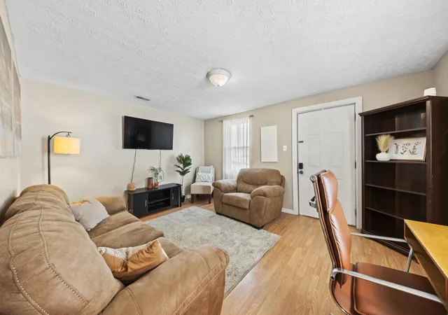 Photo 4 of Single family home for sale at 616 Central Ave, Ashland, KY 41101 | MLS# 26020336 | Listing updated on 2026-08-01