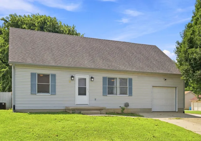 Photo 2 of Sale Pending at 1144 Southpoint Dr, Georgetown, KY 40324 | MLS# 26020362 | Listing updated on 2026-08-21
