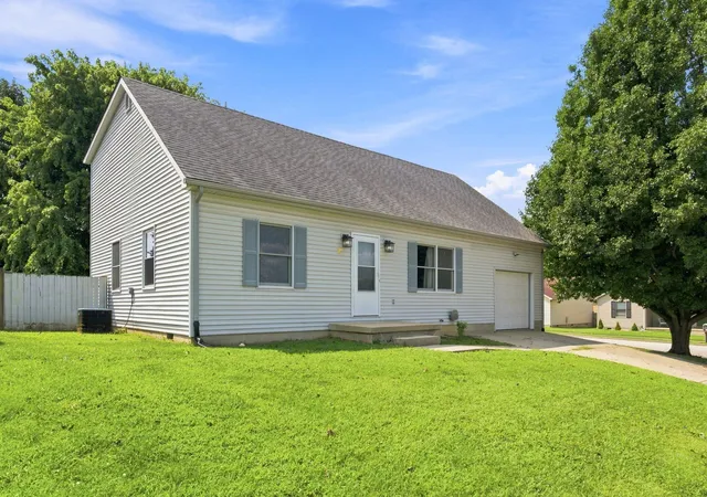Photo 3 of Sale Pending at 1144 Southpoint Dr, Georgetown, KY 40324 | MLS# 26020362 | Listing updated on 2026-08-21