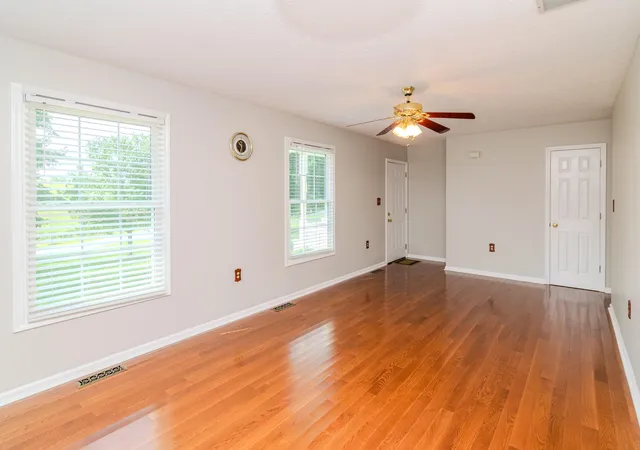 Photo 4 of Single family home for sale at 2725 Goshen Rd, Winchester, KY 40391 | MLS# 26020495 | Listing updated on 2026-09-15
