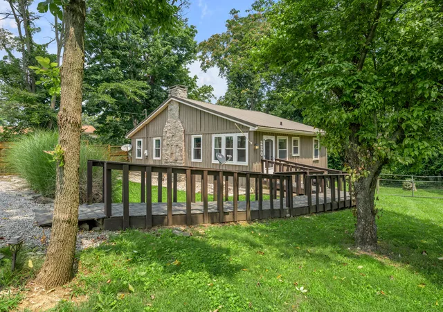 Photo 1 of Sale Pending at 220 Kennedy Ln, Lancaster, KY 40444 | MLS# 26020463 | Listing updated on 2026-08-31