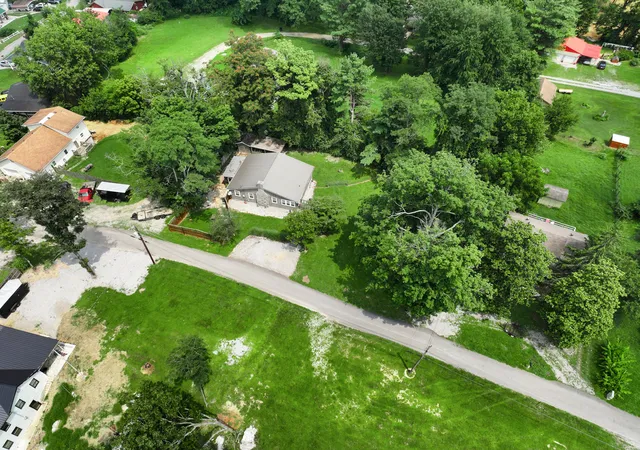 Photo 3 of Sale Pending at 220 Kennedy Ln, Lancaster, KY 40444 | MLS# 26020463 | Listing updated on 2026-08-31