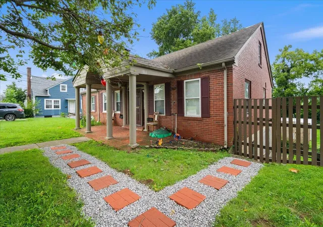 Photo 3 of Sale Pending at 325 S 3rd Street, Richmond, KY 40475 | MLS# 26020390 | Listing updated on 2026-08-11