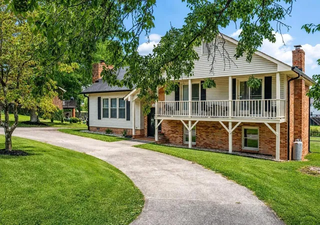 Photo 1 of Sale Pending at 1032 Crestwood Hts, Paris, KY 40361 | MLS# 26021488 | Listing updated on 2026-09-14