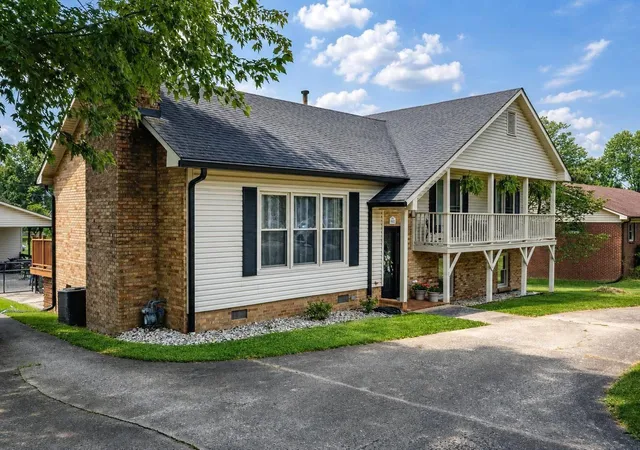 Photo 2 of Sale Pending at 1032 Crestwood Hts, Paris, KY 40361 | MLS# 26021488 | Listing updated on 2026-09-14