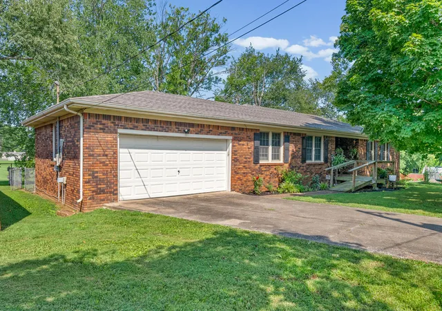 Photo 1 of Sale Pending at 311 Tremont Dr, Hopkinsville, KY 42240 | MLS# 26020391 | Listing updated on 2026-09-03