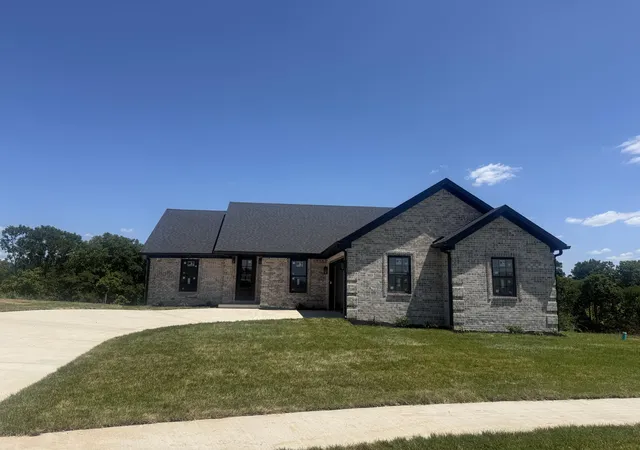 Photo 1 of Single family home for sale at 303 Silverline Ct, Richmond, KY 40475 | MLS# 26020421 | Listing updated on 2026-09-29