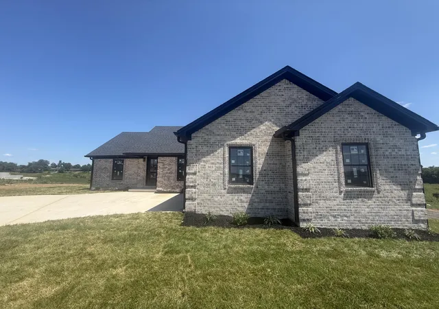 Photo 2 of Single family home for sale at 303 Silverline Ct, Richmond, KY 40475 | MLS# 26020421 | Listing updated on 2026-09-29