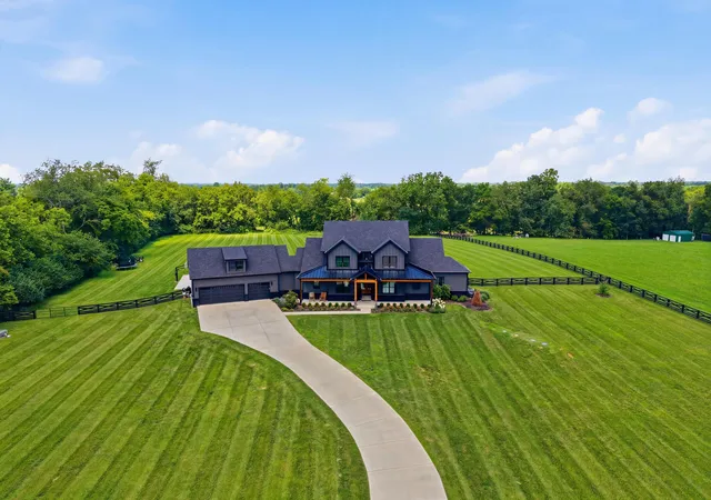 Photo 2 of Mansion for sale at 5039 Combs Fry Rd, Winchester, KY 40391 | MLS# 26020418 | Listing updated on 2026-09-04