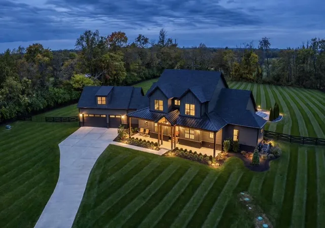 Photo 1 of Mansion for sale at 5039 Combs Fry Rd, Winchester, KY 40391 | MLS# 26020418 | Listing updated on 2026-09-04
