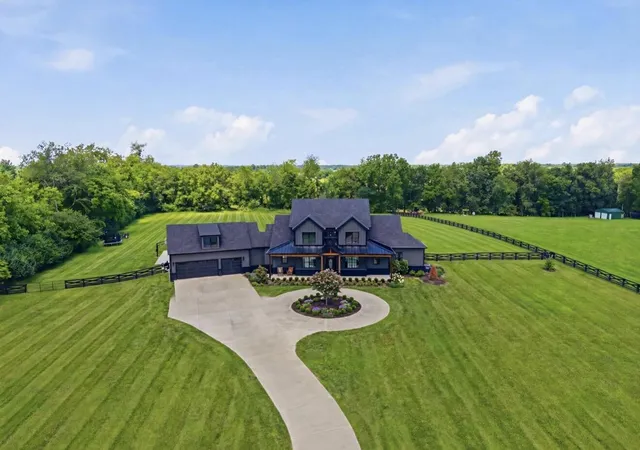 Photo 2 of Single family home for sale at 5039 Combs Fry Rd, Winchester, KY 40391 | MLS# 26020418 | Listing updated on 2026-09-04