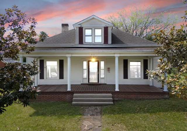 Photo 1 of Sale Pending at 211 Whitley St, London, KY 40741 | MLS# 26020425 | Listing updated on 2026-08-17
