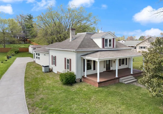 Photo 2 of Sale Pending at 211 Whitley St, London, KY 40741 | MLS# 26020425 | Listing updated on 2026-08-17