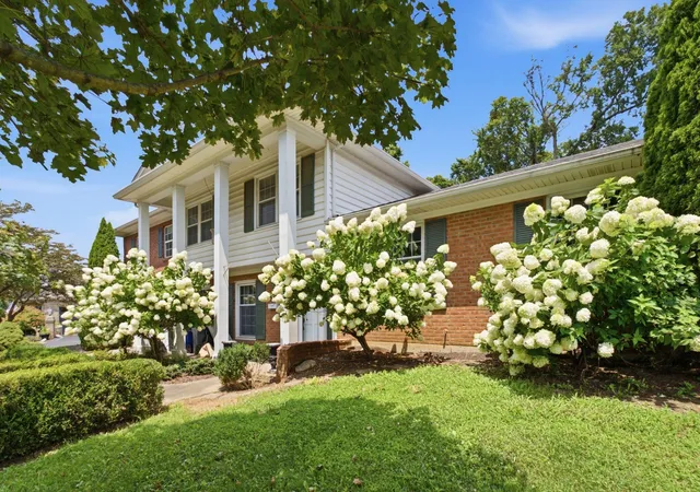 Photo 2 of Single family home for sale at 2985 Montavesta Rd, Lexington, KY 40502 | MLS# 26020486 | Listing updated on 2026-09-14