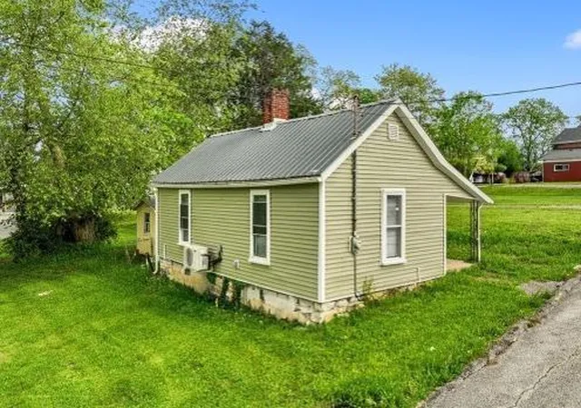 Photo 3 of Single family home for sale at 128 Fort St, Harrodsburg, KY 40330 | MLS# 26020437 | Listing updated on 2026-09-18