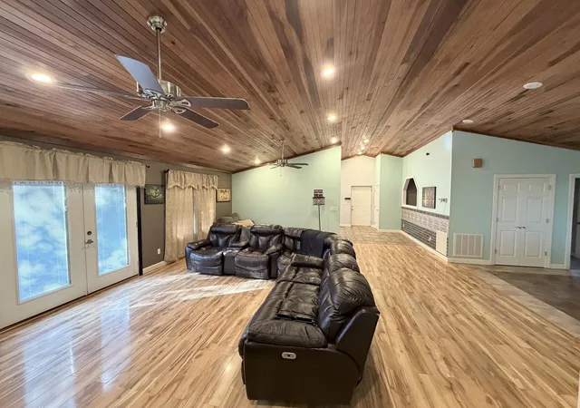 Photo 3 of Single family home for sale at 1549 Capp Springs Rd, Benton, KY 42025 | MLS# 26020793 | Listing updated on 2026-08-03