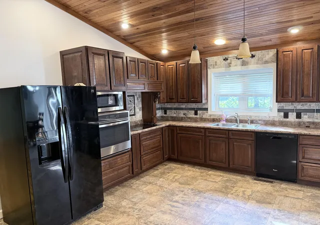 Photo 4 of Single family home for sale at 1549 Capp Springs Rd, Benton, KY 42025 | MLS# 26020793 | Listing updated on 2026-08-03