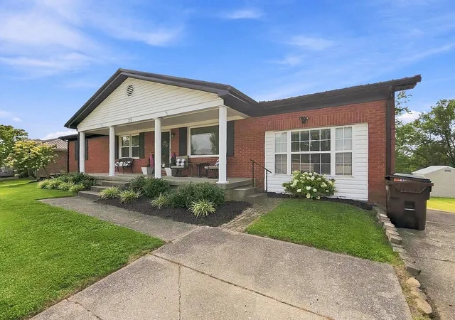 Photo 2 of Single family home for sale at 316 Courchelle Dr, Nicholasville, KY 40356 | MLS# 26020544 | Listing updated on 2026-08-11