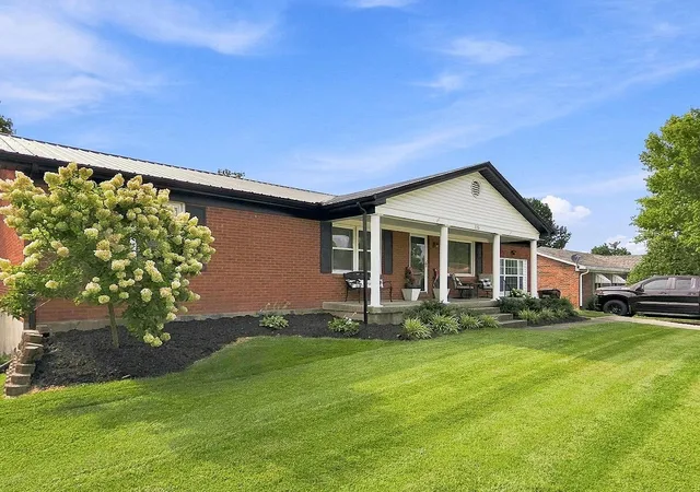 Photo 3 of Single family home for sale at 316 Courchelle Dr, Nicholasville, KY 40356 | MLS# 26020544 | Listing updated on 2026-08-11