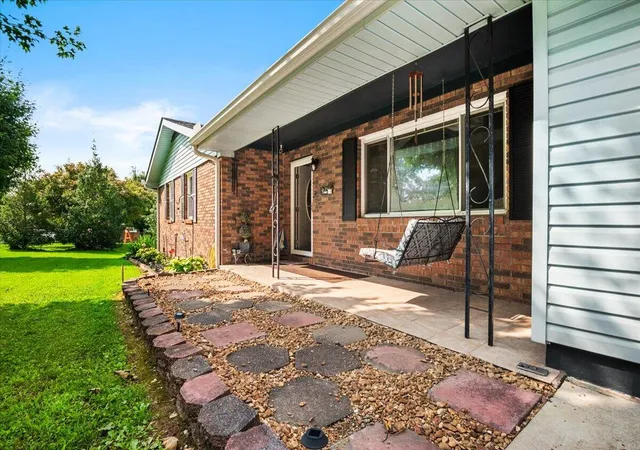 Photo 3 of Single family home for sale at 1406 Oak Ridge Rd, Corbin, KY 40701 | MLS# 26020564 | Listing updated on 2026-10-07