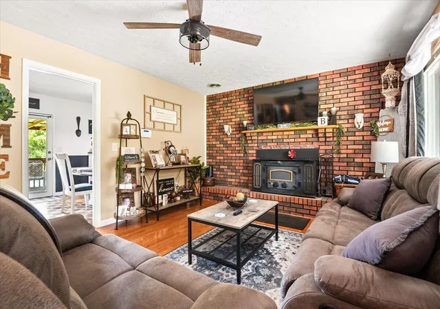 Photo 4 of Single family home for sale at 1406 Oak Ridge Rd, Corbin, KY 40701 | MLS# 26020564 | Listing updated on 2026-10-07