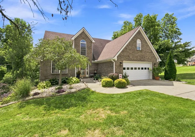 Photo 2 of Single family home for sale at 1002 Tyburn Ln, Frankfort, KY 40601 | MLS# 26020532 | Listing updated on 2026-09-04