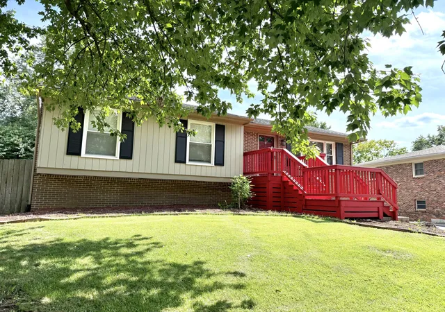 Photo 2 of Single family home for sale at 450 Osprey Cir, Lexington, KY 40503 | MLS# 26020590 | Listing updated on 2026-08-01